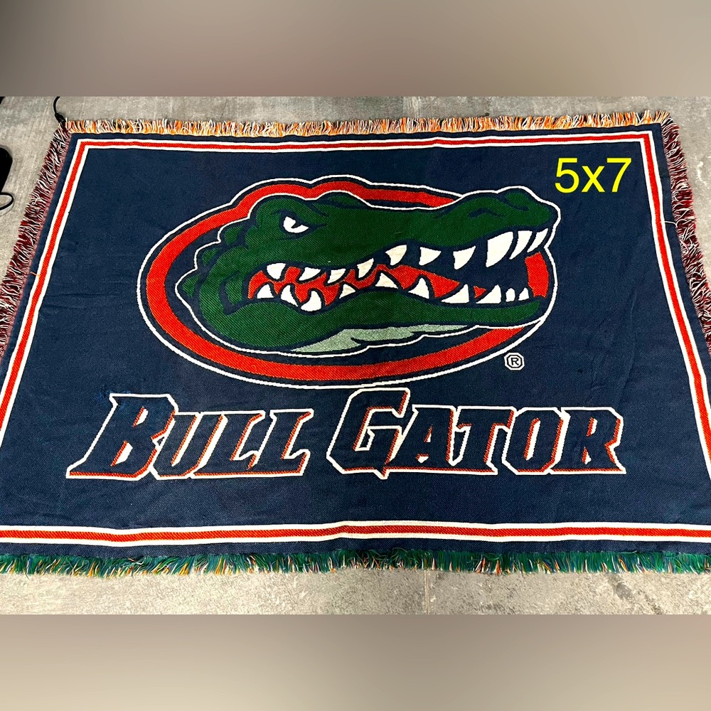 ❌SOLD❌Rare vintage Florida Gators Throw blanket. 5x7’ discontinued